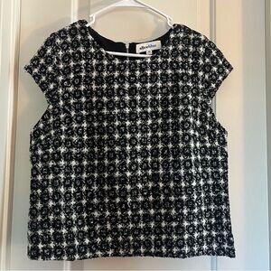 Retro quarter sleeve size M shirt. Woven material. 60s & 70s style pattern.